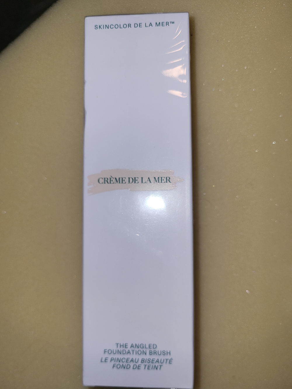 La Mer Angled Foundation Brush - White